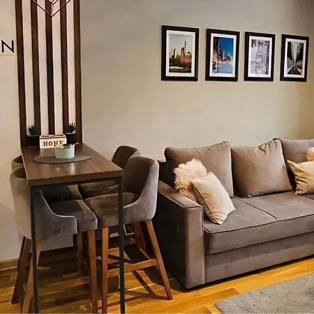 Avalon Titova زلاتيبور