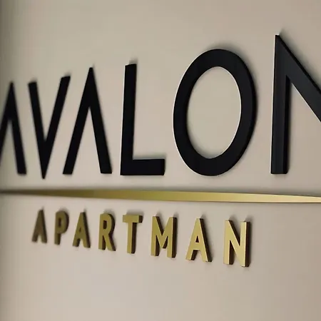 Avalon Titova 즐라티보