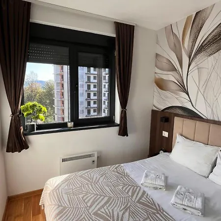 Avalon Titova زلاتيبور